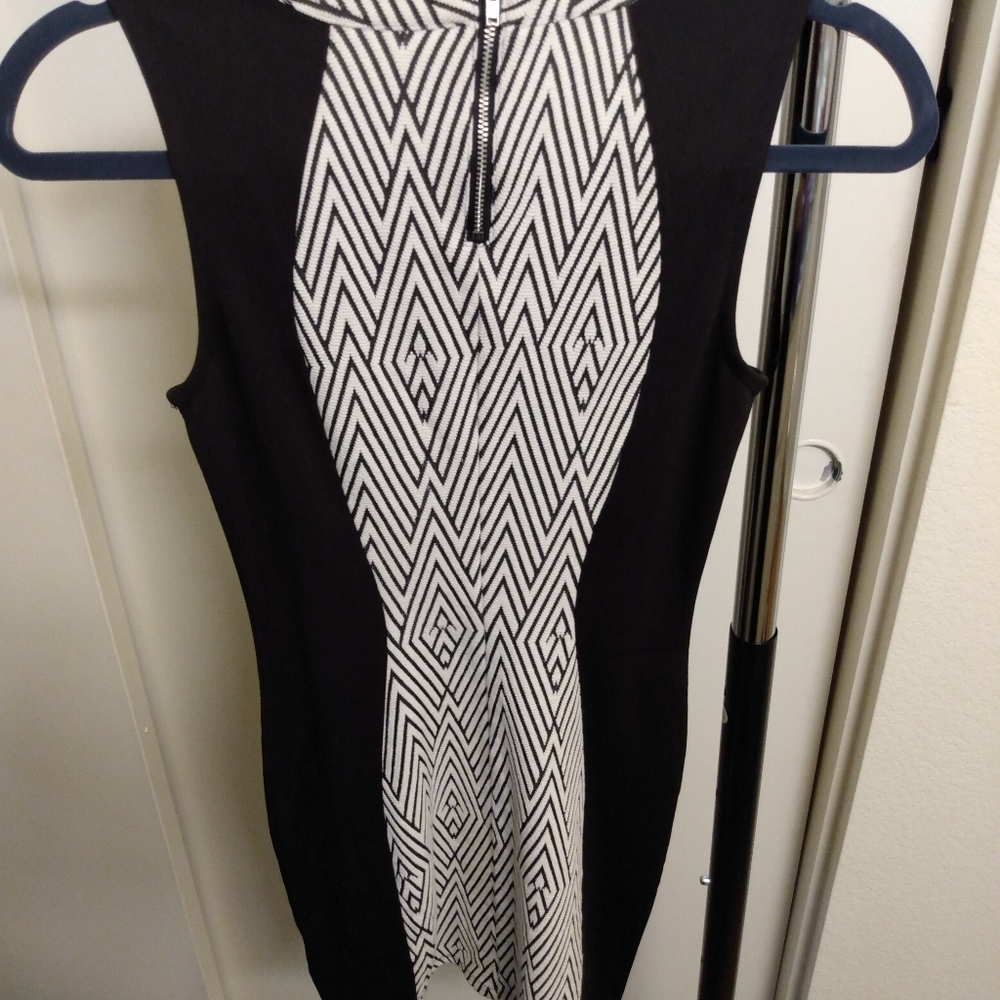 Dress - Picture 3 of 4
